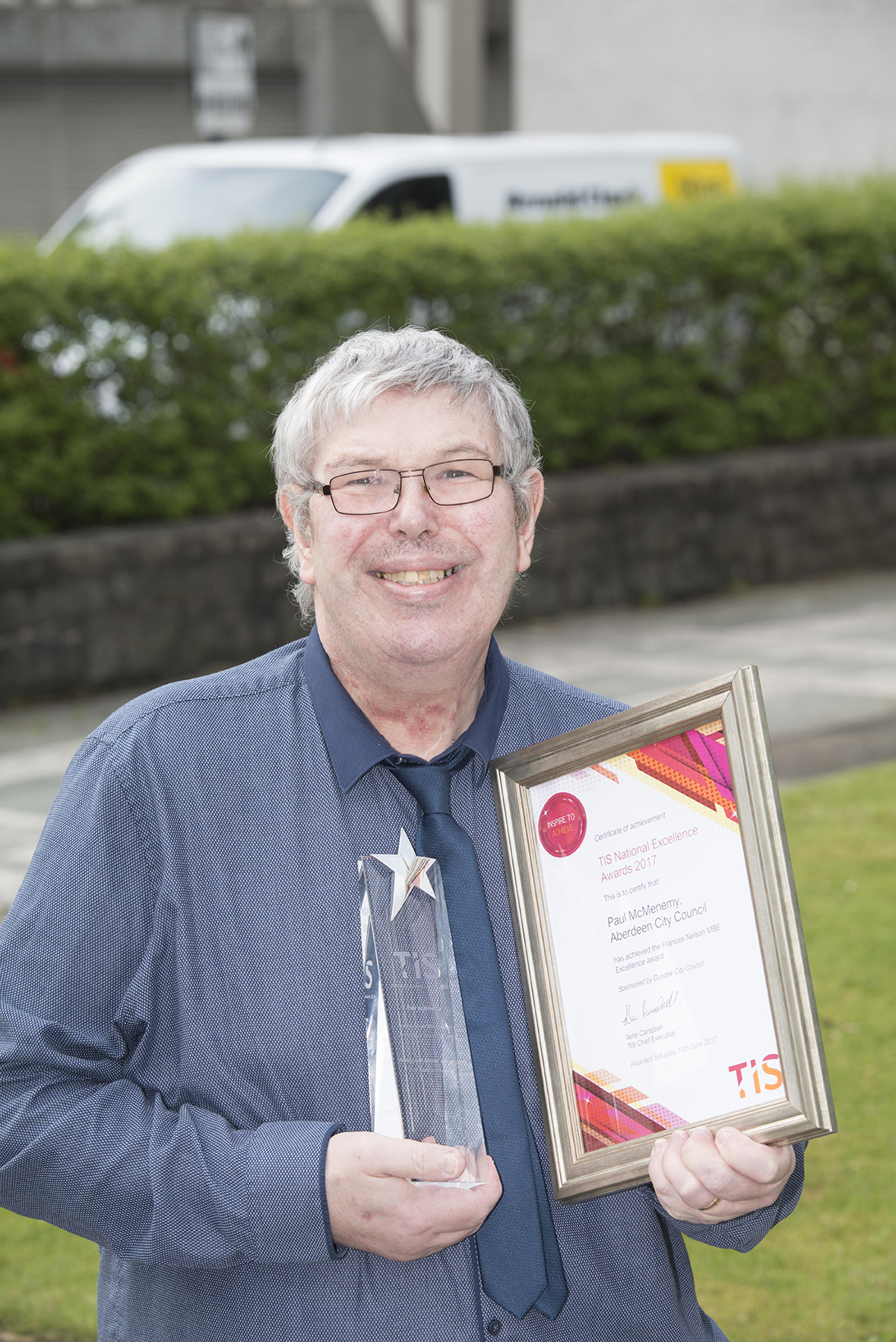 ACC_2595_web Photo of Paul McMenemy with his award